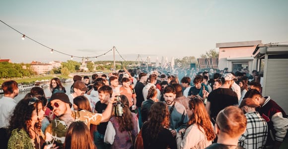 Krakow Rooftop Party & 1-Hour Unlimited Alcohol Club Crawl