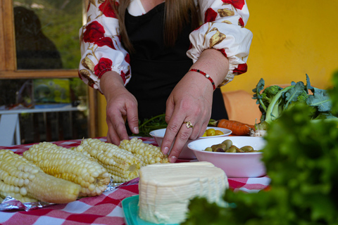 Quito: Nayón Village Tour with Farm Visit