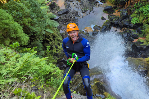 Canyoning en hauteur : circuit de canyoning de niveau moyen à élevéCanyoning de haut niveau : circuit de canyoning de niveau moyen à élevé