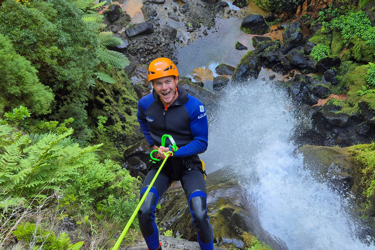 Canyoning en hauteur : circuit de canyoning de niveau moyen à élevéCanyoning de haut niveau : circuit de canyoning de niveau moyen à élevé