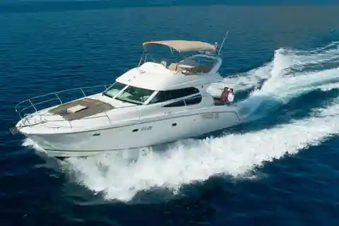 Ierapetra: Crociera in yacht di lusso sull'isola di Chrissi con pasto