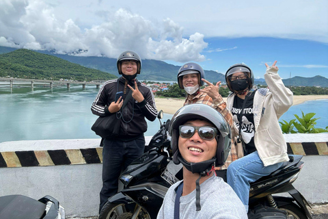 Tour panoramico della città di Đà Nẵng in privato con guida femminileTour privato in auto