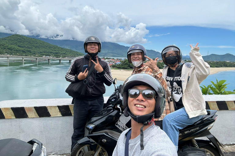 Tour panoramico della città di Đà Nẵng in privato con guida femminileTour privato in auto