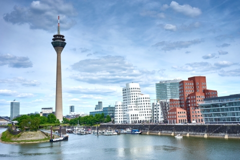 Cologne : visite privée d'une demi-journée à Düsseldorf6 heures : Visite guidée des hauts lieux de Düsseldorf en voiture