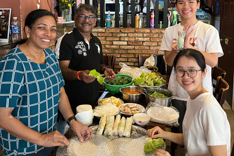 Excursão à costa do Porto de Phu My: visita à cidade e aula de culináriaPasseio de mota