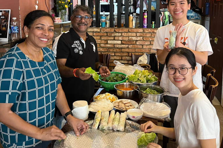 Excursão à costa do Porto de Phu My: visita à cidade e aula de culináriaPasseio de mota