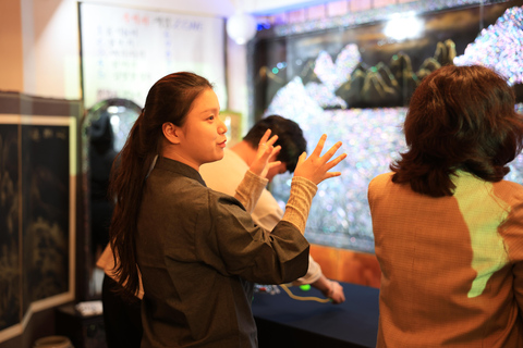 Busan: Mother-of-Pearl Craft Class with Games