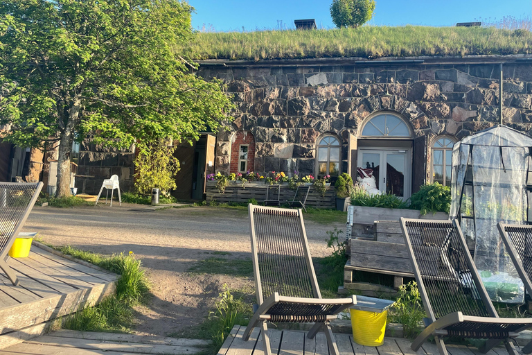 Tour de Suomenlinna em francês com Doro