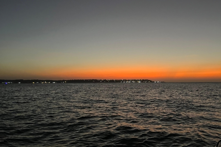 Sunset Party en la bahía mientras comparte con nativosImpreza w Bahia: nocne doświadczenie w starym mieście