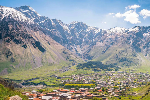 Tbilisi: Kazbegi, Gudauri, Gergeti & Ananuri Day Tour