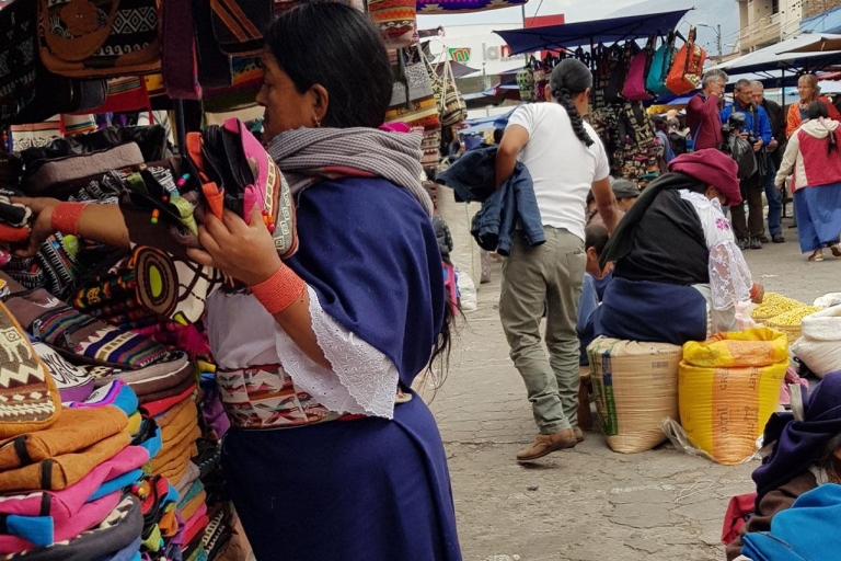 Visite du marché d'Otavalo, de la cascade de Peguche et de la lagune de CuicochaVisite du marché d'Otavalo - Privé