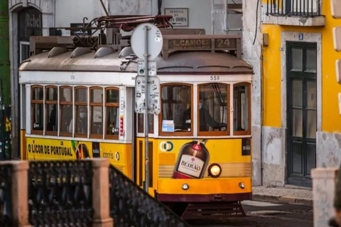Lisbon:Private Sightseeing TukTuk Tour: Alfama, Belém & More 1.5-H Classic Tour Old Town