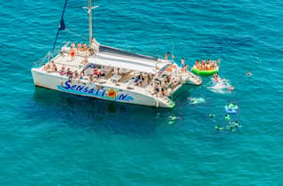 Barcelona: Katamaran-Party-Kreuzfahrt mit BBQ-Essen