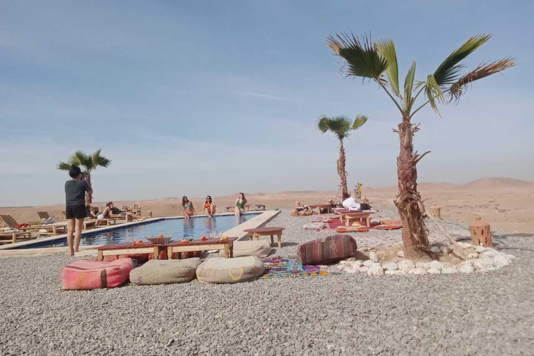 Marrakech : Excursion dans le désert d'Agafay en quad, à dos de chameau et au bord de la piscine avec déjeuner