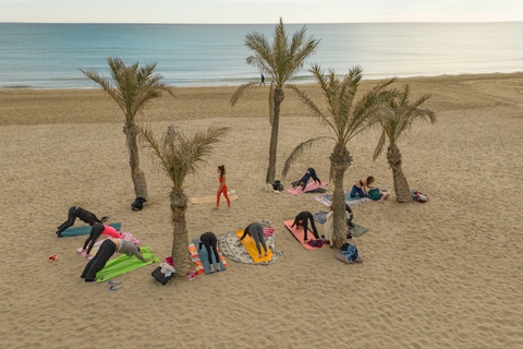 ALICANTE: Aula de ioga ao nascer do sol na praia e café da manhã