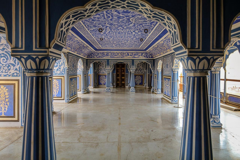 Jaipur: Privat stadsvandring med förare och guideJaipur: Privat tur med chaufför och guide och inträde