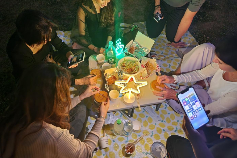 Séoul : Croisière nocturne guidée sur le fleuve Han avec collations et boissonsSéoul : Croisière nocturne guidée sur le fleuve Han et pique-nique dans le parc Hangang