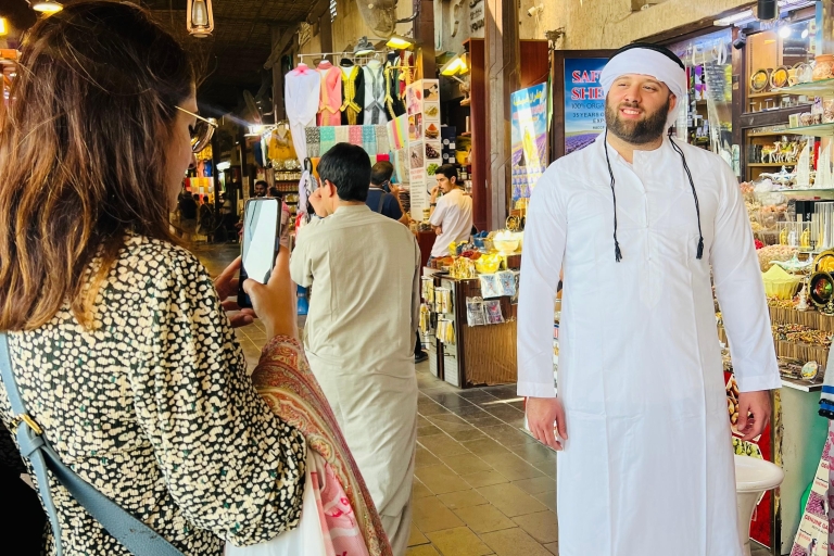 Dubaj: piesza wycieczka z sukami, muzeum i ulicznym jedzeniem
