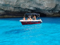 Shipwreck and Caves private boat with skipper - Housity