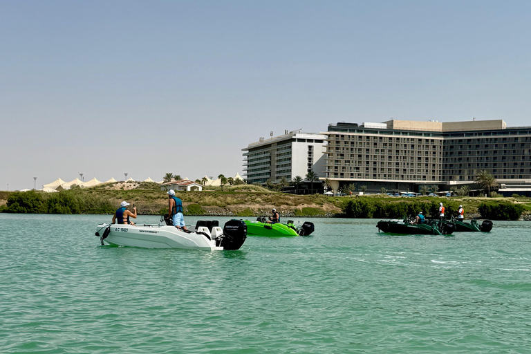 Tour de áudio pela Ilha Yas, condução própria guiada em grupo, fácil e divertidoSeaRay 25 FT • Com o capitão Bayside • Perfeito para até 6 pessoas