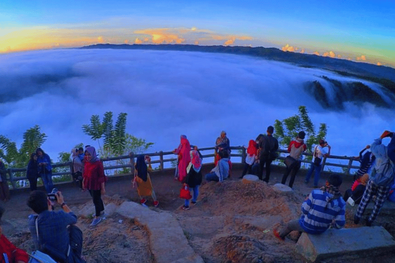 Yogyakarta: Mangunan Sunrise & Pindul Cave Full Day Tour Mangunan sunrise for 3 persons