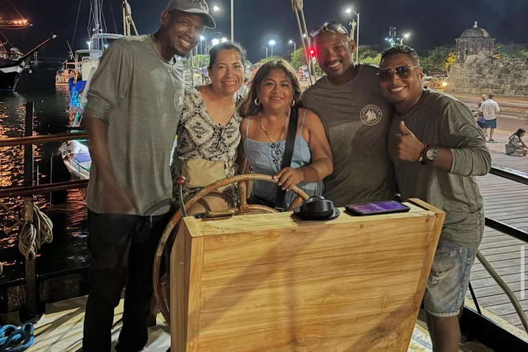 Cartagena: Walking tour & Sunset Pirate Ship Cruise