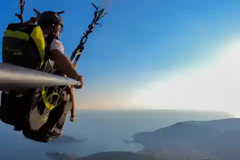 Abenteuer Himmel: Ultimatives Paragliding-Erlebnis in Budva