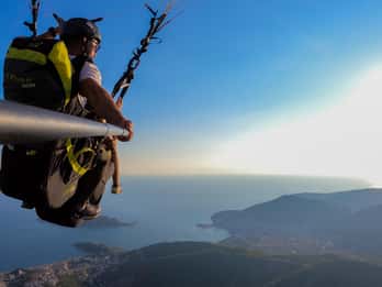 Avventura nel cielo: L'ultima esperienza di parapendio a Budva