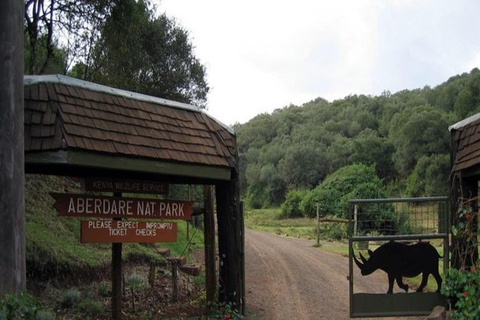 Safari de 4 días por el Parque Nacional de Aberdares y Samburu