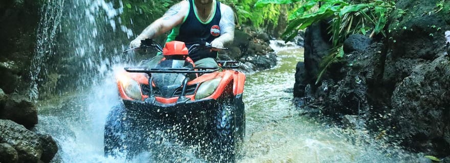 Aventure en quad à Ubud avec cascade et flaques d'eau