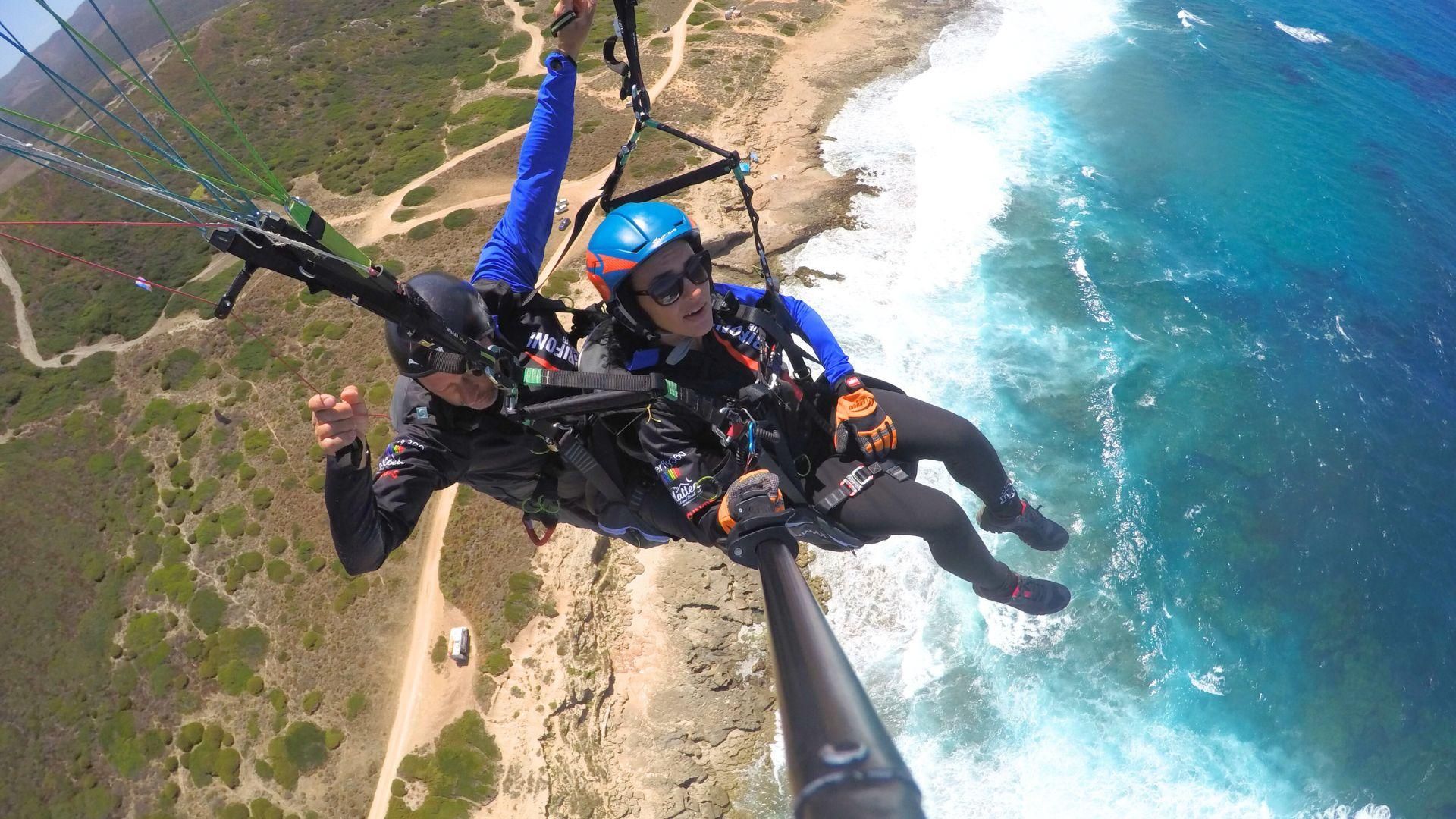 Castelsardo: Tandemflug mit dem Gleitschirm in Littigheddu