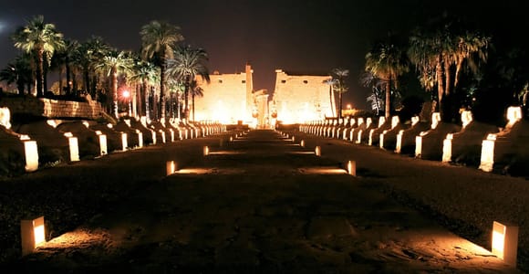 Felukenfahrt bei Sonnenuntergang, Ton- und Lichtshow im Karnak-Tempel