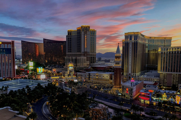 Las Vegas: Downtown Walking Tour with Local Guide