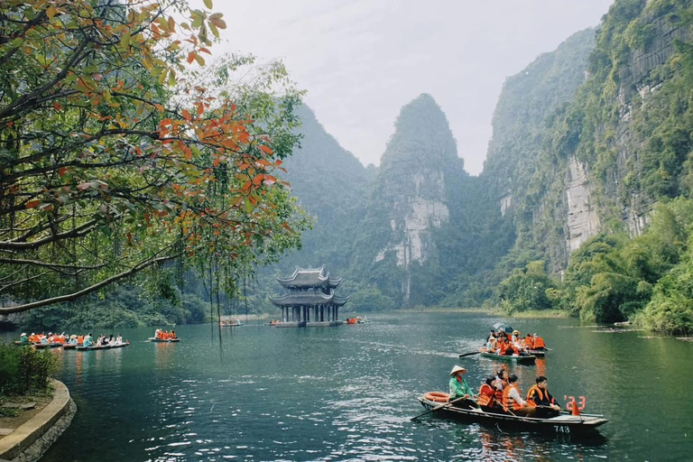 Hanoi: Vietnam Biggest Church or Trang An, Mua Cave & Hoa Lu Hanoi: Ninh Binh, Hoa Lu, Trang An, Mua Cave, Buffet & Cycle