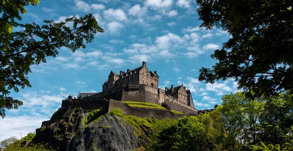 Edinburgh: Capture the most Photogenic Spots with a Local