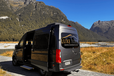 Tour di un giorno intero e crociera Premium nel Milford Sound