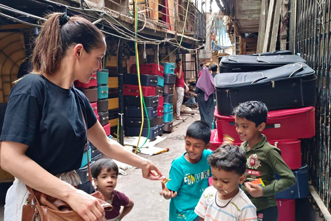 Mumbai: Slum Tour Dharavi and DhobiGhat Laundry with a Local