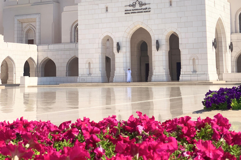 Muscat: tour privato della città con servizio di prelievo e rientroMascate: tour privato delle principali attrazioni della città con ritiro/riconsegna