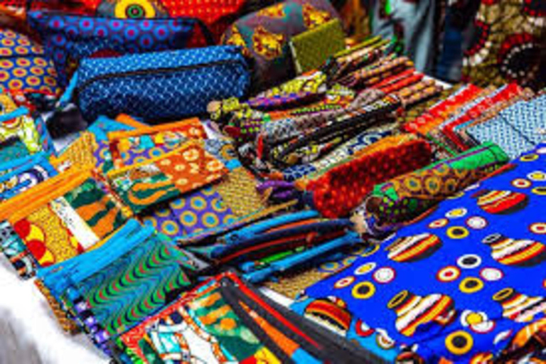 Nairobi: Souvenir Shopping and Historical Half-Day Tour