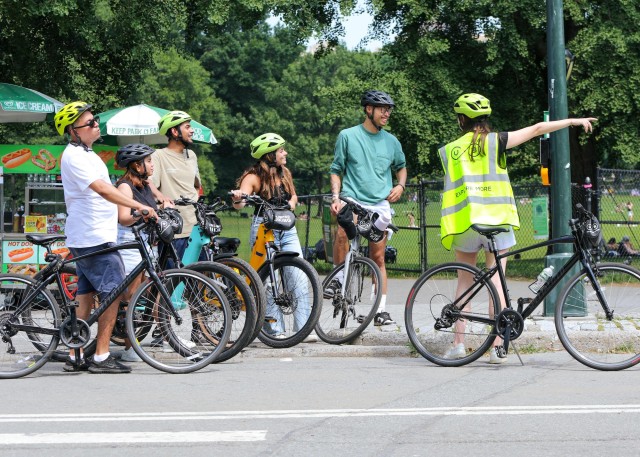 Visit New York City Highlights of Central Park Bike or eBike Tour in Nueva York