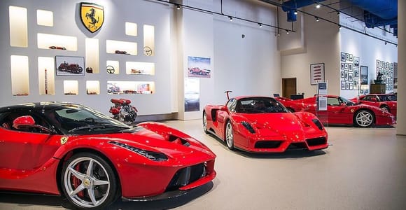 Doha: Luxury Car Museum and The Pearl-Qatar Walking Tour