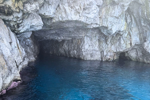 Marettimo: tour of the wonders of the wildest island in the Egadi archipelago Marettimo: tour among the wonders of the wildest island of the Egadi Islands