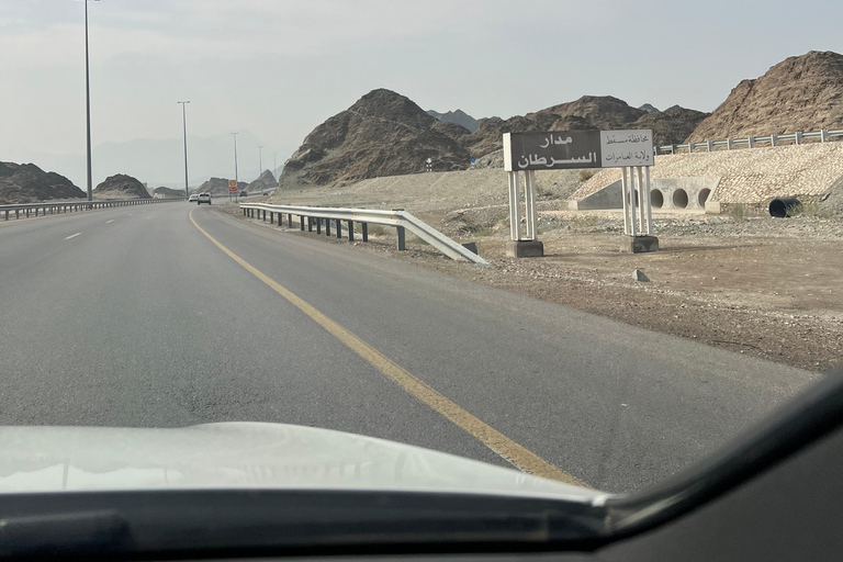 Muscat: Wadi Shab Hike and Bimmah Sinkhole Tour with Lunch Muscat: Wadi Shab Hike and Bimmah Sinkhole Tour with Lunch