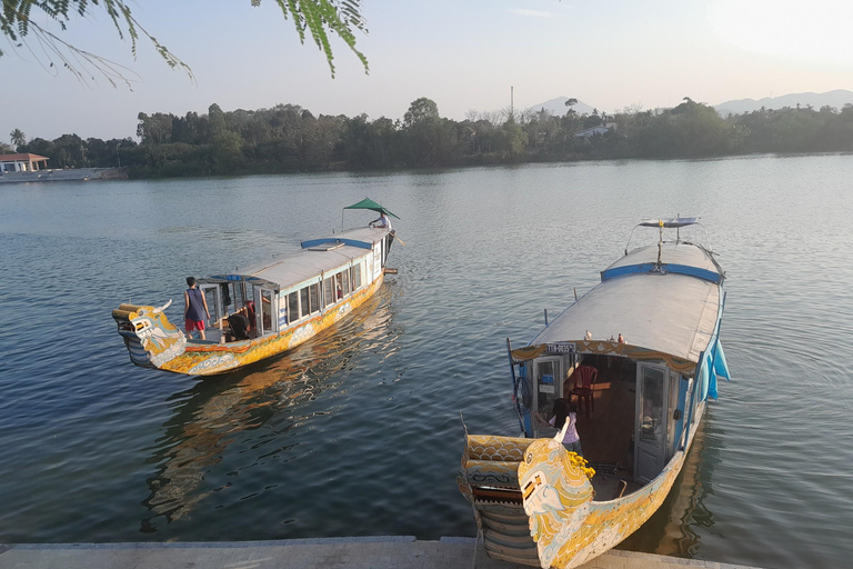 Viagem de ida e volta de Da Nang a Hue com motorista particular