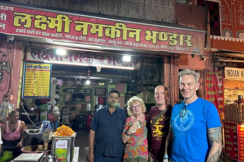 Jaipur: Nocna wycieczka z przewodnikiem z opcjonalną degustacją jedzeniaSamochód + kierowca + przewodnik + degustacja jedzenia