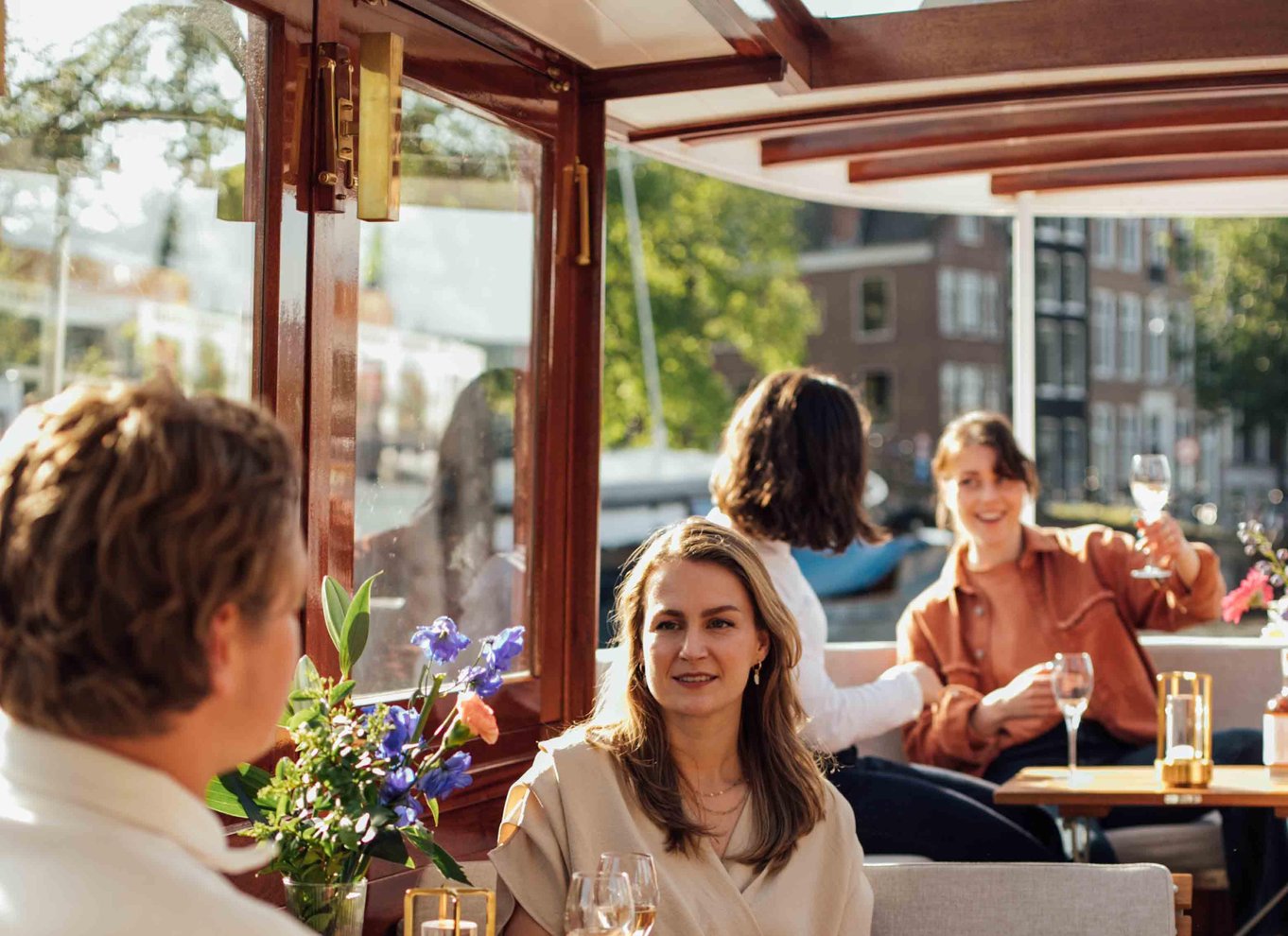 Amsterdam: Luksus-kanalrundfart med cocktails og snacks