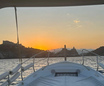 Riomaggiore: Cinque Terre Sunset Tour with Wine & Focaccia