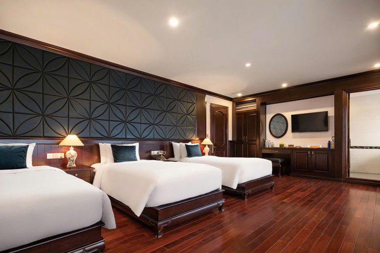 Hanoi: Ha Long bay 5 star cruise 2 day trip Meet at meeting point - Ha Long port