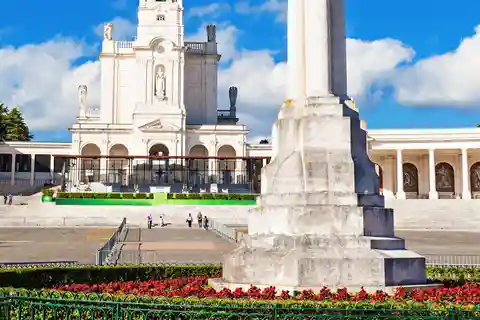 Da Lisbona: Tour privato - Fátima, Batalha, Nazaré e Óbidos
