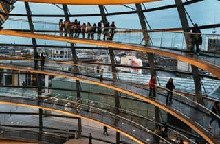 Berlin: Tour durch das Regierungsviertel mit Reichstag und Dachterrasse für Gruppen